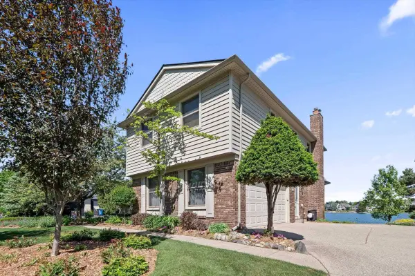 400 Lakes Edge Drive, Oxford, MI 48371