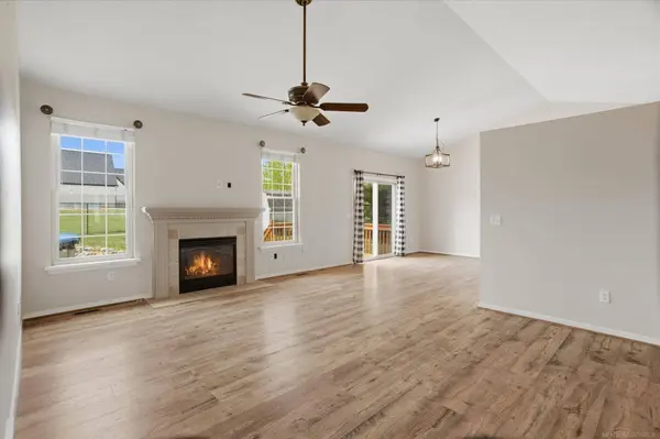 337 Courtneys Place, Lapeer, MI 48446