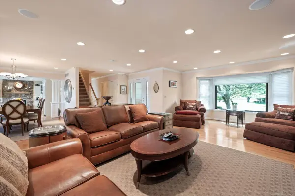 400 Lakes Edge Drive, Oxford, MI 48371
