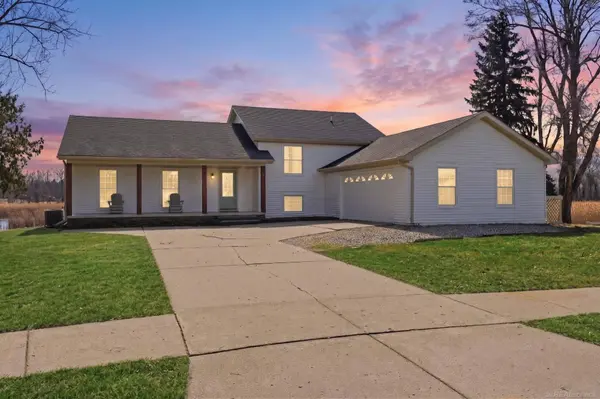 495 Lakes Edge Drive, Oxford, MI 48371