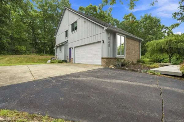 1085 Bear Creek Court, Oakland Twp, MI 48306