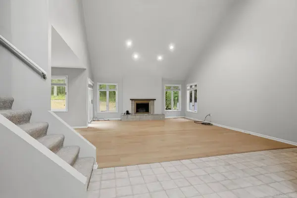1085 Bear Creek Court, Oakland Twp, MI 48306