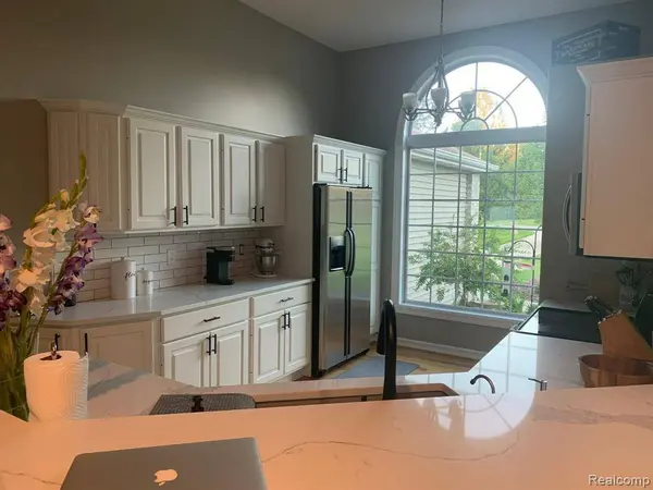 10070 N Fenton Road, Fenton, MI 48430 9713