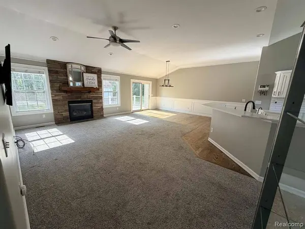 10070 N Fenton Road, Fenton, MI 48430 9713