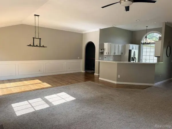 10070 N Fenton Road, Fenton, MI 48430 9713