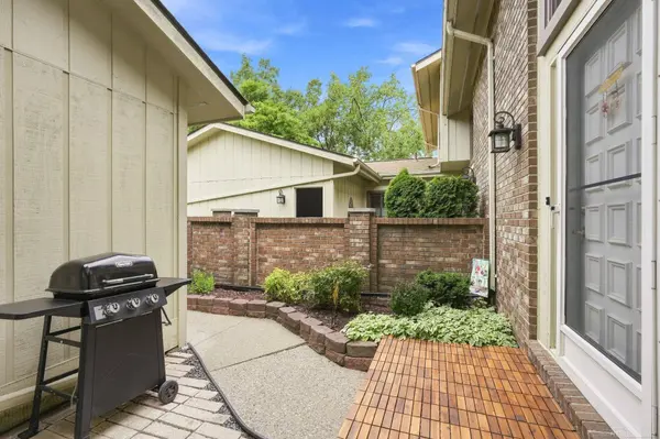 33 Kirks Court, Rochester Hills, MI 48309