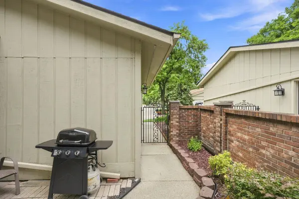 33 Kirks Court, Rochester Hills, MI 48309