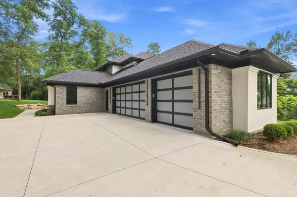 521 Iroquois Court, Oxford, MI 48371