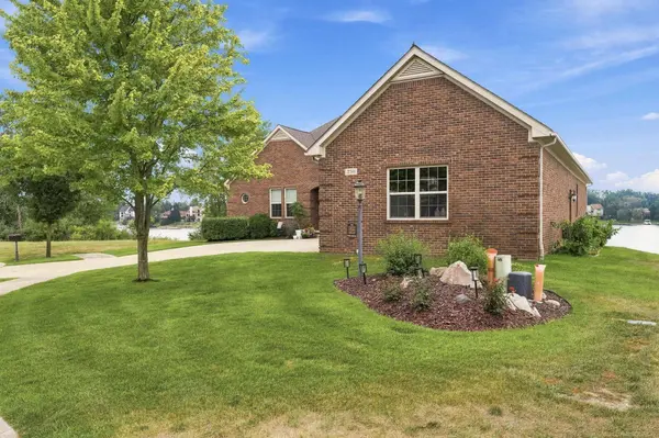 750 Bay Pointe Drive, Oxford, MI 48371