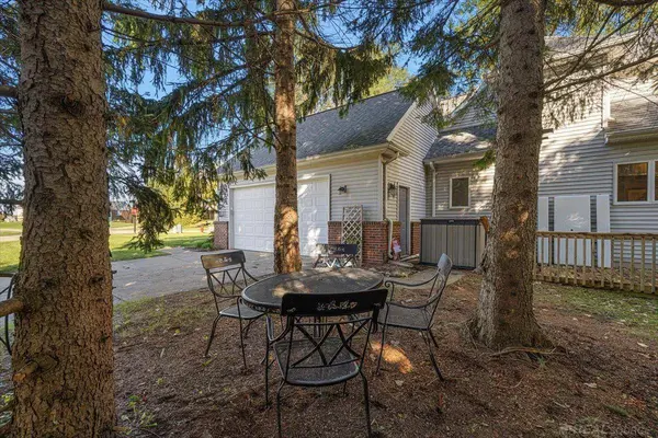 575 Lakes Edge Drive, Oxford, MI 48371