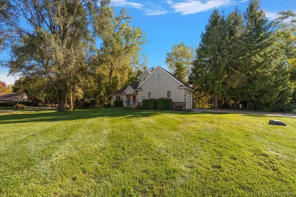 575 Lakes Edge Drive, Oxford, MI 48371