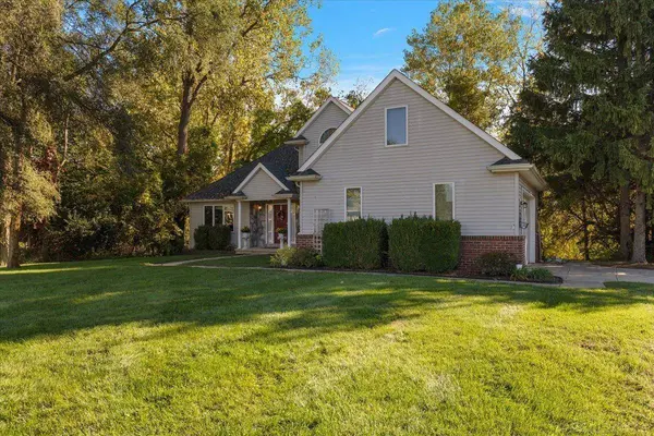 575 Lakes Edge Drive, Oxford, MI 48371