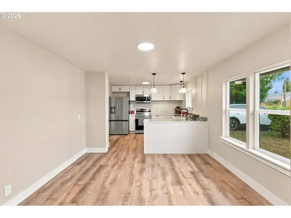 211 SHERMAN ST, Amity, OR 97101