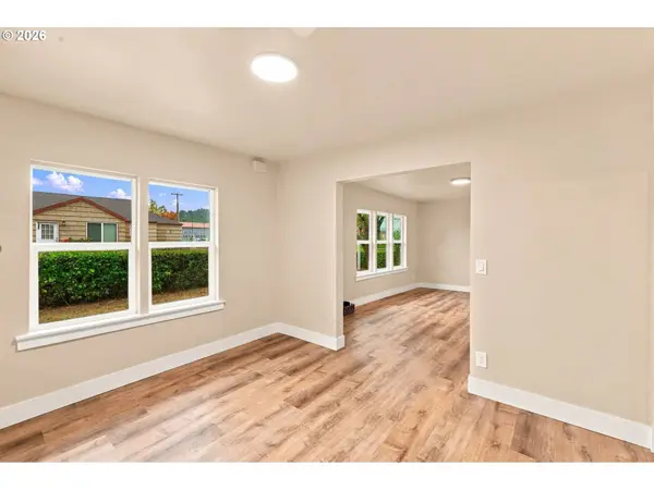 211 SHERMAN ST, Amity, OR 97101