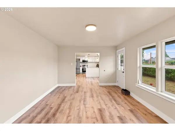 211 SHERMAN ST, Amity, OR 97101