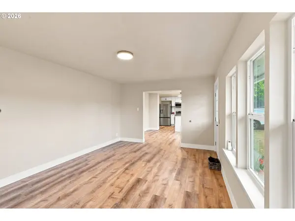 211 SHERMAN ST, Amity, OR 97101