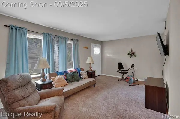 1133 E Schumacher Street, Burton, MI 48529