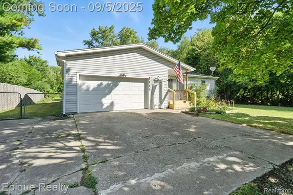 1133 E Schumacher Street, Burton, MI 48529