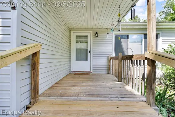 1133 E Schumacher Street, Burton, MI 48529