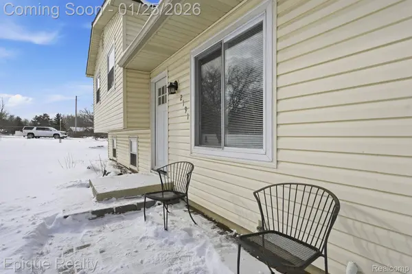 2191 Stonesthrow DR, Lapeer, MI 48446