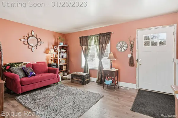 2191 Stonesthrow DR, Lapeer, MI 48446