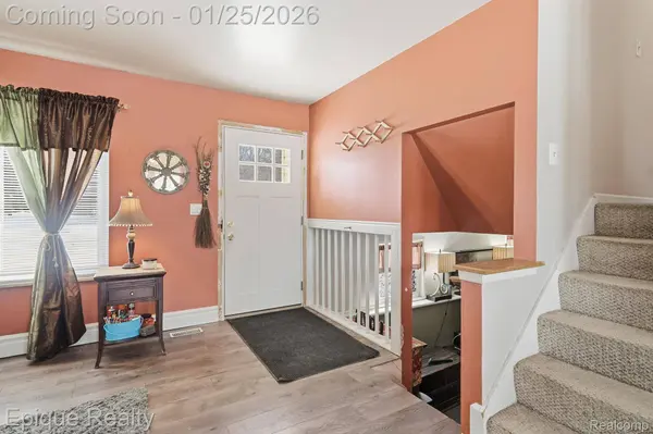 2191 Stonesthrow DR, Lapeer, MI 48446
