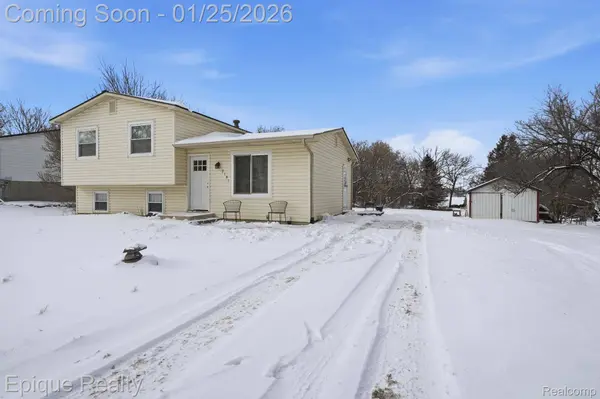 2191 Stonesthrow DR, Lapeer, MI 48446
