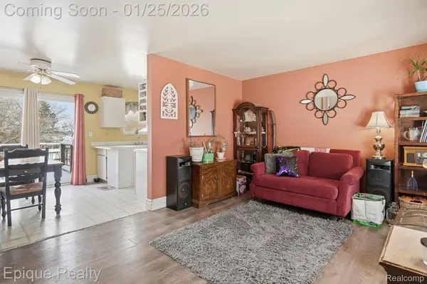 2191 Stonesthrow DR, Lapeer, MI 48446