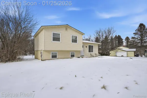 2191 Stonesthrow DR, Lapeer, MI 48446