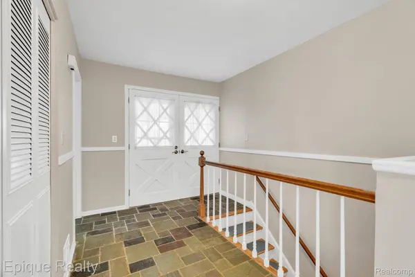 11325 Woodbridge DR, Grand Blanc, MI 48439