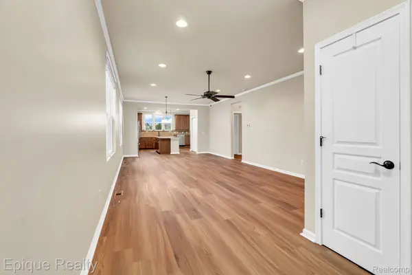 9415 Sand Hill DR, Grand Blanc Charter Township, MI 48439