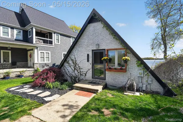 12078 Mantawauka DR, Fenton Charter Township, MI 48430