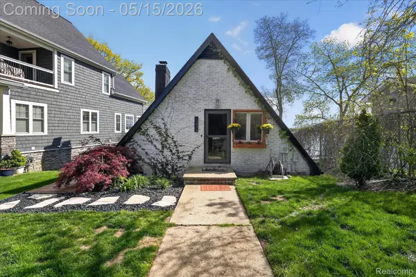 12078 Mantawauka DR, Fenton Charter Township, MI 48430