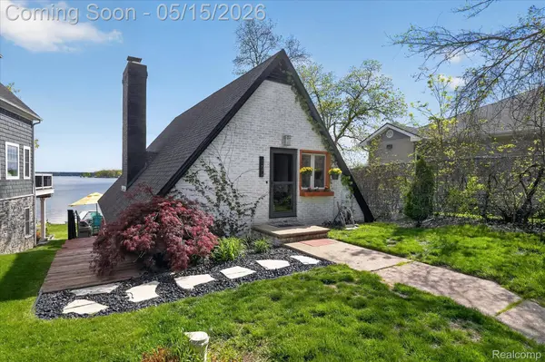 12078 Mantawauka DR, Fenton Charter Township, MI 48430
