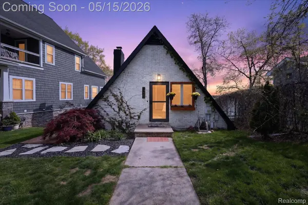 12078 Mantawauka DR, Fenton Charter Township, MI 48430