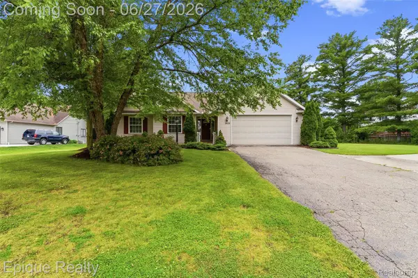 1409 Meadow Green LN, Linden, MI 48451
