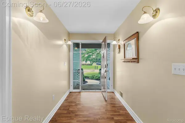 1409 Meadow Green LN, Linden, MI 48451