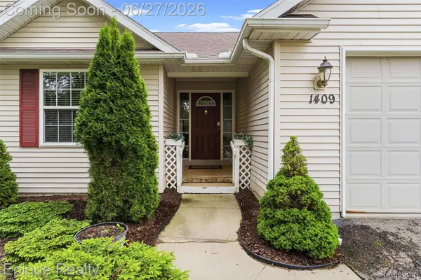 1409 Meadow Green LN, Linden, MI 48451