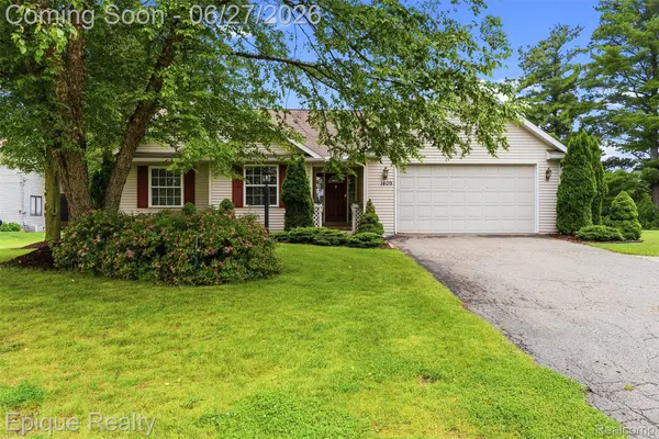 1409 Meadow Green LN, Linden, MI 48451