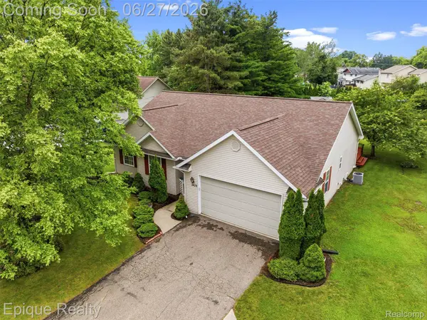 1409 Meadow Green LN, Linden, MI 48451