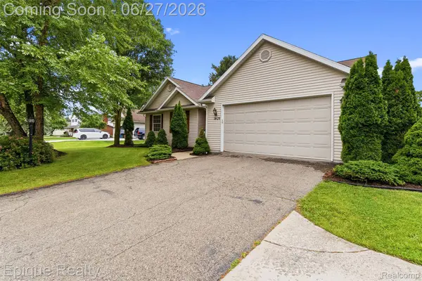 1409 Meadow Green LN, Linden, MI 48451