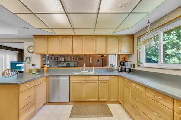 31927 Desmond Drive, Warren, MI 48093
