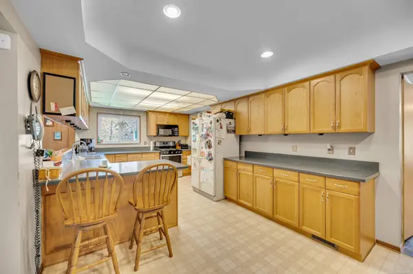 31927 Desmond Drive, Warren, MI 48093