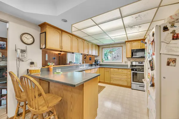 31927 Desmond Drive, Warren, MI 48093