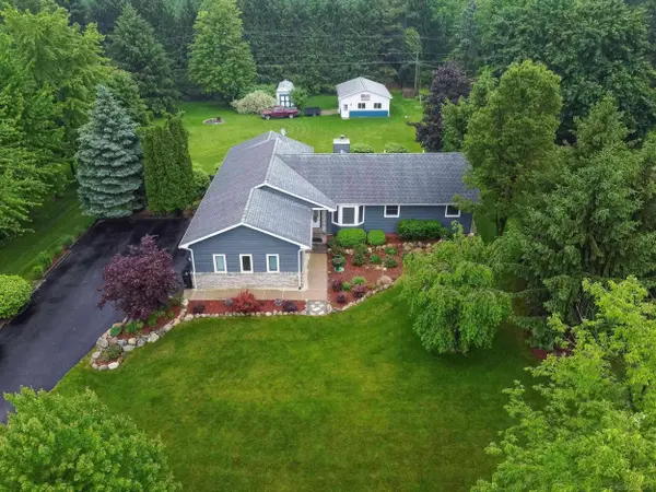 2126 Hartwick Lane, Howell, MI 48855