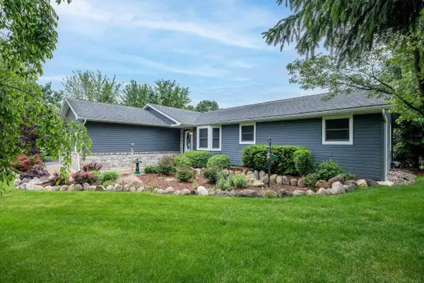 2126 Hartwick Lane, Howell, MI 48855