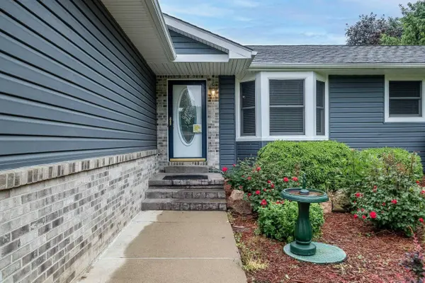 2126 Hartwick Lane, Howell, MI 48855