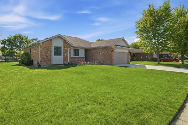46346 Hollowoode Lane, Macomb, MI 48044