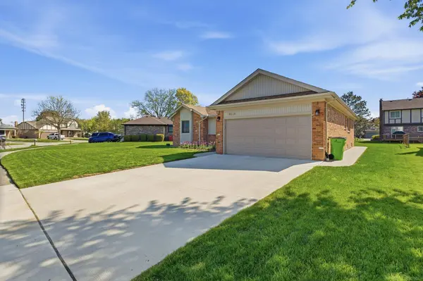 46346 Hollowoode Lane, Macomb, MI 48044