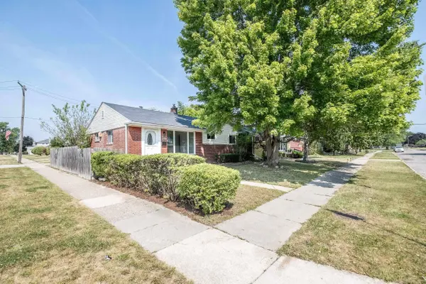 26001 Fernwood Street, Roseville, MI 48066